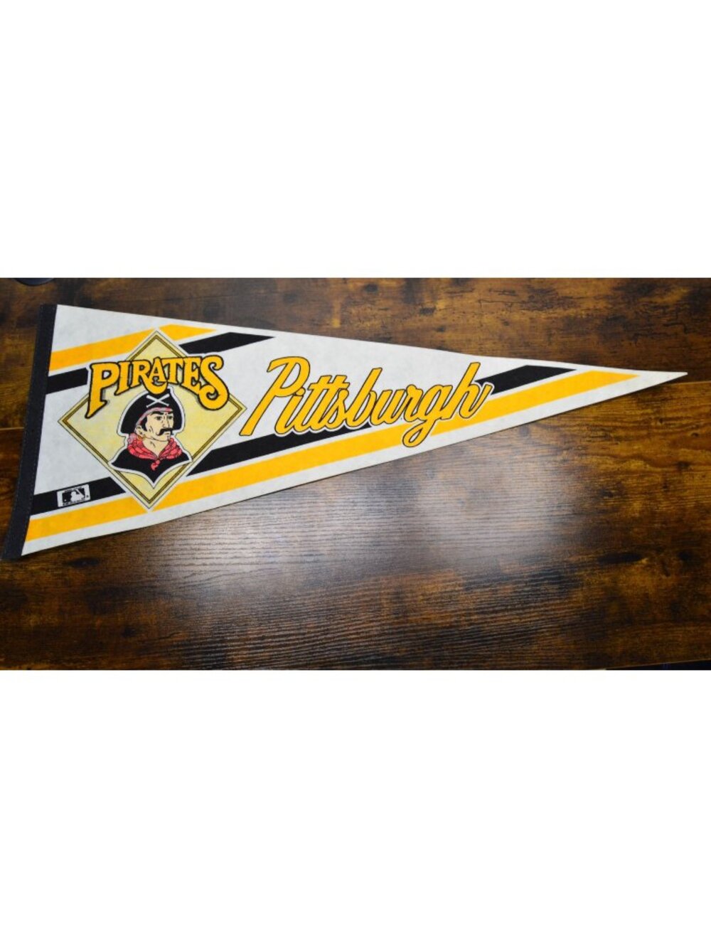 Vintage MLB Pittsburgh Pirates pennant 30 inches